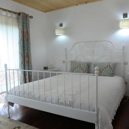 Ferienhaus Casa De Campo Do Telhado Caldelas